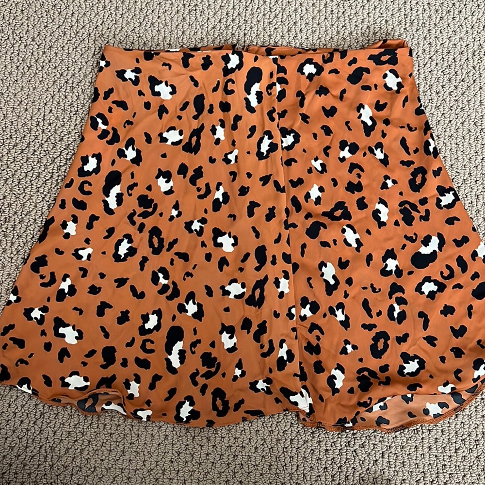 NWT urban outfitters, leopard mini skirt